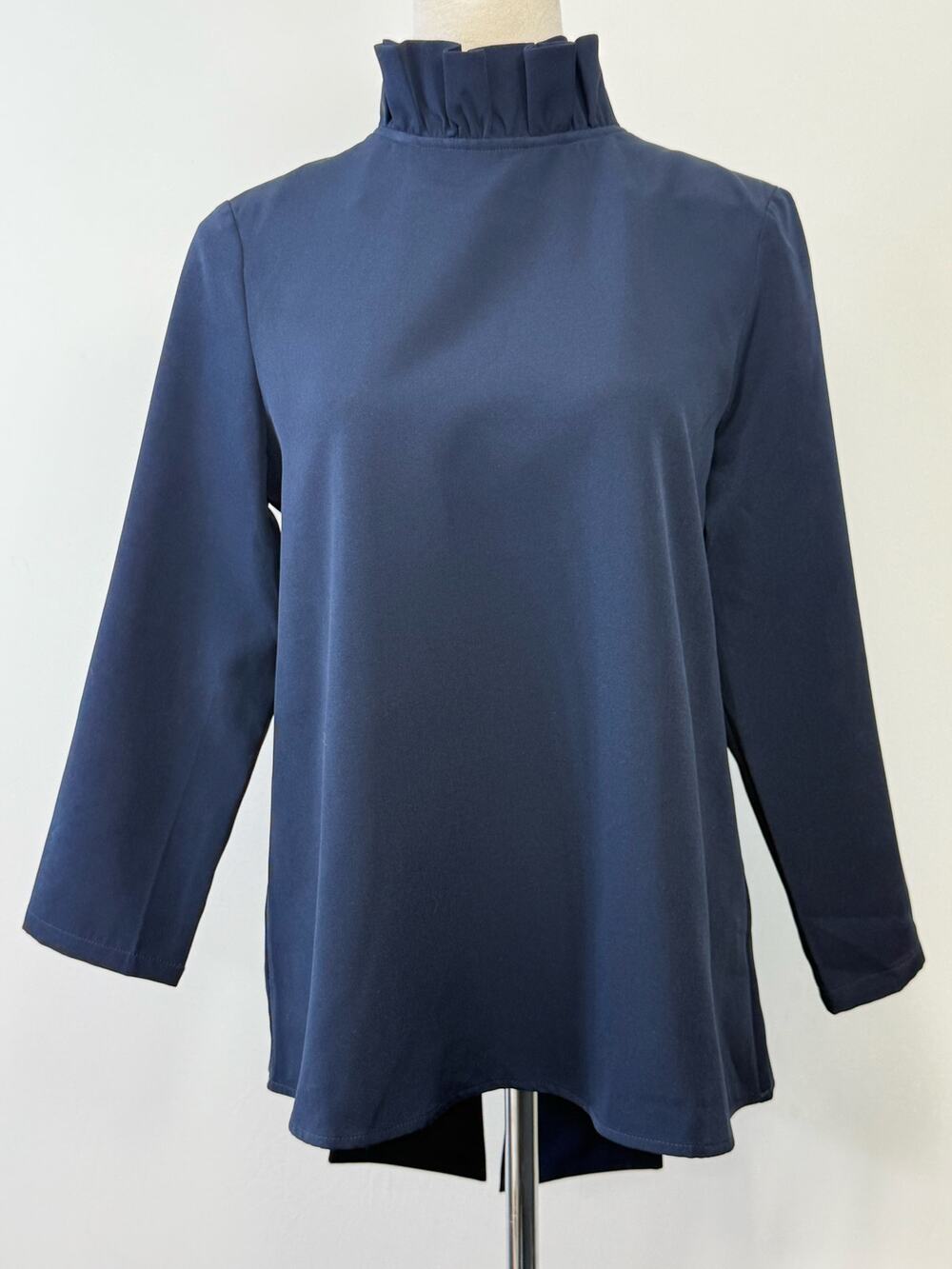 Tuckernuck NWT Faye Ruffle Neck Bow Back Top Navy 3/4 Sleeve Size S